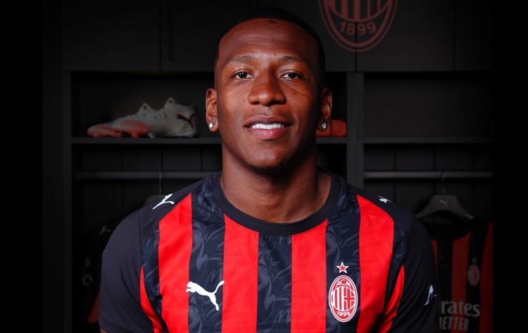 意媒：埃斯图皮尼安在国家队肌肉疲劳，但下轮可以代表米兰首发