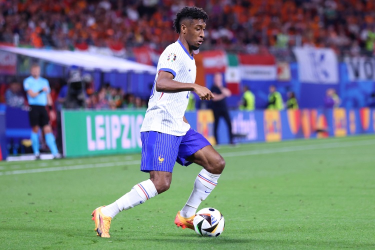 德媒：拜仁元老级理疗师比安奇将前往沙特，担任科曼的私人理疗师