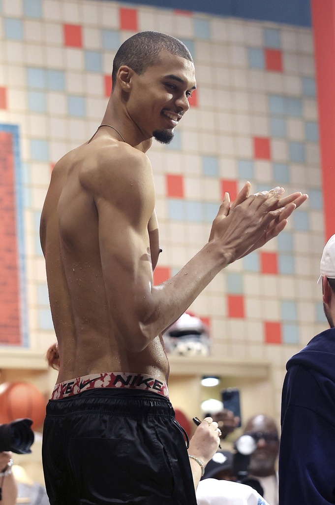 名嘴：若文班等保持健康马刺有很大机会进季后赛 进前六也有戏