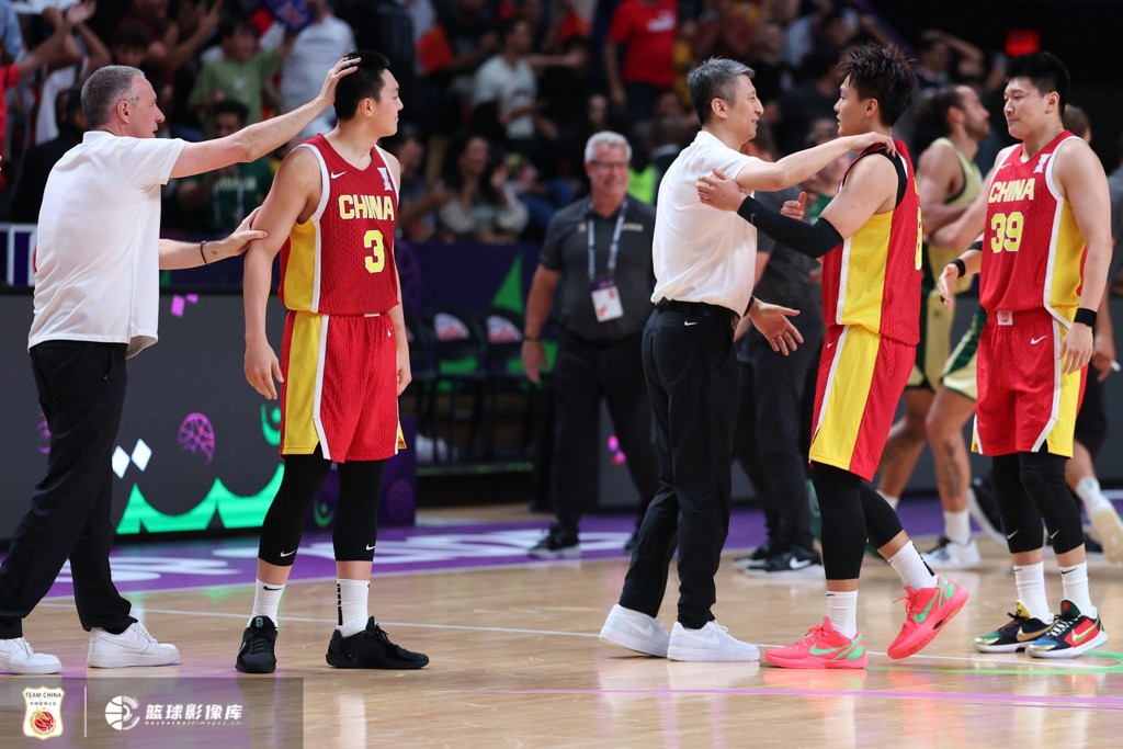 雷蒙：感谢郭士强指导和教练组的信任 1分之差输给澳大利亚很遗憾